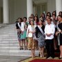 Jokowi Terima Puteri Indonesia dan Miss Universe di Istana Bogor