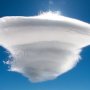 Mengenal Awan Lenticular di Puncak Gunung Lawu yang Mirip UFO