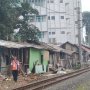 Setelah Insiden KRL Anjlok, Warga Bantaran Rel Kebon Pedes Resah