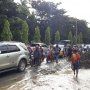 60 Ambulance dan Mobil Jenazah Angkut Korban Banjir Bandang Sentani