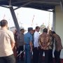 Tiba di Bandara Ferdinand Lumban Tobing, Jokowi Disambut Akbar Tanjung