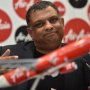 Hemat Pangkal Kaya, CEO AirAsia Tony Fernandes Nebeng Teman ke Bandara