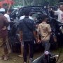 Rem Blong, Bus Murni Seret 2 Mobil dan Tabrak Rumah serta Tiang Listrik