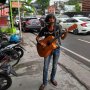 Pengamen Viral ala Pieter Lennon Asal Yogya : Ngamenlah dengan Terhormat
