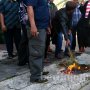 Bakar Padi di Depan Gedung DPRD, Petani Jember Protes Anjloknya Harga
