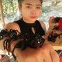 2 Youtuber Kamboja Ini Anggap Makan Tarantula sebagai Camilan