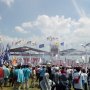 Di Stadion Pakansari, Ribuan Pendukung Prabowo Disemprot Mobil Damkar