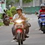 Resmi Dilarang, Ini Dampak Merokok Sambil Berkendara