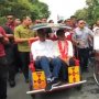 Kampanye di Makassar, Jokowi Naik Becak ke Lapangan Karebosi