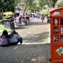 Miris, Kotak Literasi yang Harusnya Menampung Wakaf Buku Malah Berisi Ini