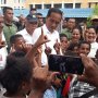 Janji Ajak ke Jakarta, Anak SD di Papua Kompak Acungkan Satu Jari ke Jokowi