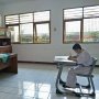 Siswa SLB di Depok yang Mengikuti UN Didampingi 2 Pengawas