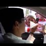 Sandiaga Buka Kaca Mobil, Warga Berebut Kasih Uang Sumbangan untuk Kampanye