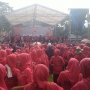 Diguyur Hujan Deras, Massa Tetap Setia Ikut Kampanye PDIP di Lampung
