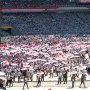 Pendukung Jokowi - Maruf Padati GBK, Pakai Payung Merah Putih