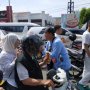 Tak Mau Ada yang Lapar, Simpatisan Prabowo - Sandiaga Bagi Roti Gratis