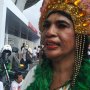 Waria Mendukung Jokowi - Maruf Amin, Pakai Bulu-bulu Ikut Kampanye di GBK