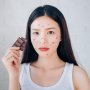 Makan Cokelat Kebanyakan Bisa Bikin Jerawat Muncul, Mitos atau Fakta?