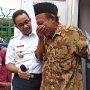 Terima KLJ, Kakek Muntori Menangis sambil Memeluk Anies