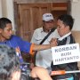 Pembunuhan Mayat Dalam Koper, Aziz dan Aris Potong kepala Budi Bergantian