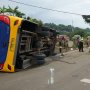 Bus Rombongan FKK Terguling di Tol Pemalang, 4 Orang Tewas!