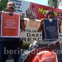 Usai Keliling Naik Vespa, Dua Jurnalis Ini Lakban Mulut saat May Day