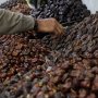Berburu Kurma Jelang Ramadhan di Tanah Abang