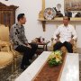 Senyum Presiden Jokowi Sambut Kedatangan AHY di Istana Merdeka