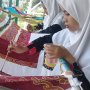 Keren Banget, Siswa SMA Di Majenang Bikin Seragam Batik Sendiri!