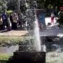 Sumur Tua di Kampung Sunah Azzikra Semburkan Air 7 Meter Mengandung Gas