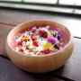 Minuman Segar Nan Menyehatkan, Coba Resep Berry Yogurt Smoothie Bowle