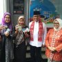 Anies Bagikan Ribuan Kartu ATM Kader Dasa Wisma, Cair 3 Bulan Sekali