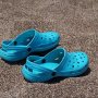 Viral, Sandal Crocs Diisi Krim Cukur Hasilnya Kayak Pencet Komedo