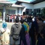 Warga Serbu Tempat Penukaran Uang Baru di Solo Balapan
