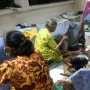 Berita Populer Hari Ini, Mencuci Batik dan Jalan-Jalan ke Kampung Batik