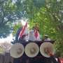 Massa Berbaju Putih yang Geruduk Bawaslu Jatim Bantah Gerakan People Power
