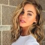 Pesona Model Cantik Liz Turner, Mata Birunya Bikin Terbius