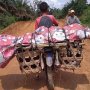 Gegara Jalan Rusak, Jasad Jojok Terpaksa Diangkut Motor saat Mau Dimakamkan