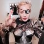 Kepergok Bermesraan di Balkon, Madonna Pacari Pria 36 Tahun Lebih Muda