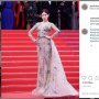 Terlalu Lama Pose di Karpet Merah, Artis Cantik Ini Ditegur Panitia