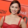 Bukan Botox, Ini Perawatan Emilia Clarke untuk Hilangkan Kerutan di Wajah