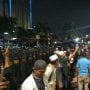 Kerusuhan Mulai Reda, Sempat Terdengar Ledakan Dari Gerai Kedai Kopi