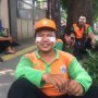 Pakai Pasta Gigi dan Sapu Jalan Sisa Rusuh, Potret Pasukan Oranye Viral