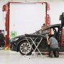 Tesla Rilis Tutorial Perawatan Manual Mobil yang Bisa Dilakukan Di Rumah
