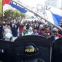 Remaja Pendemo Bawaslu Teriak Sedang Puasa Depan Barikade Polisi
