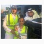 Naik Mercedes-Benz, Pangeran Dubai Tak Sungkan Terima Takjil di Jalanan