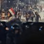 Demonstran Serang Polisi Sambil Nyanyikan Indonesia Raya