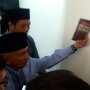 Diperiksa Polisi soal Makar, Amien Rais Pamerkan Buku Jokowi People Power