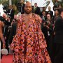 Mendobrak Aturan Dress Code, Pria Ini Pakai Gaun Motif Bunga ke Cannes