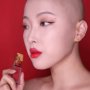 Pangkas Rambut Sampai Habis, Kisah Beauty Vlogger Korea Ini Menguras Hati